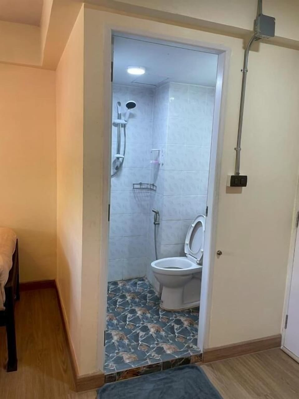 Twin Room, City View | Bathroom | Shower, free toiletries, towels, toilet paper
