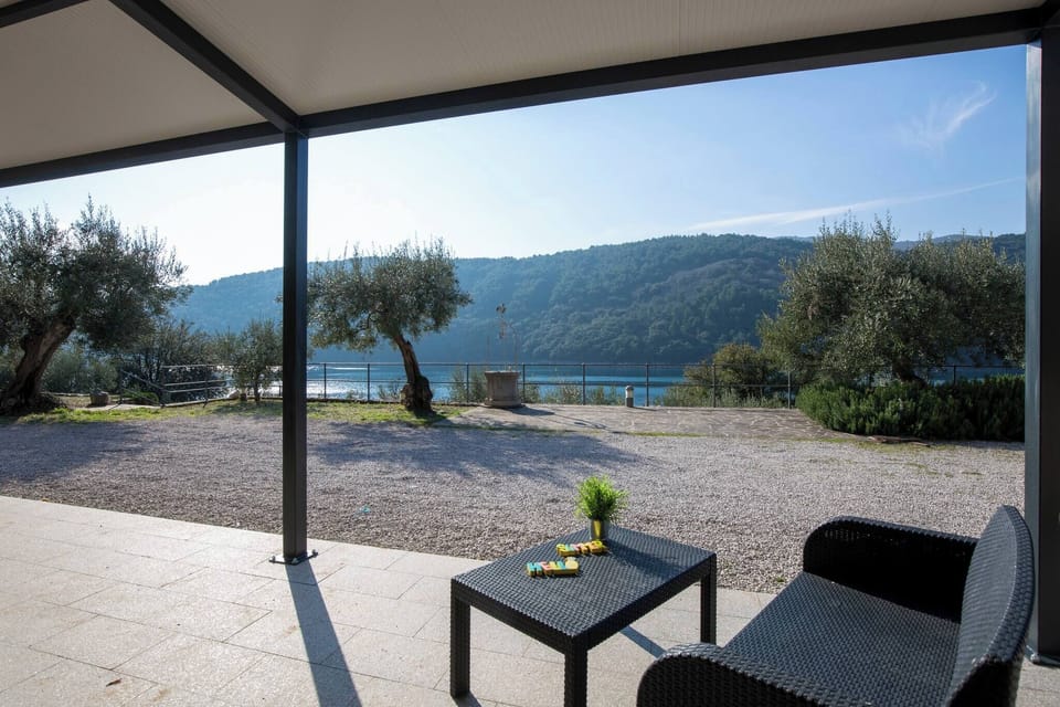 Covered terrace with sea view