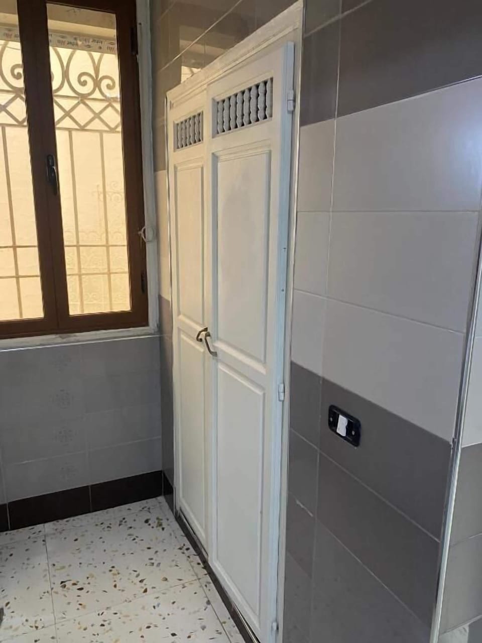 Basic Single Room, City View | Interior