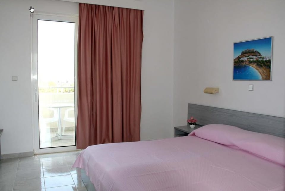 Studio (2 Adults) | In-room safe, blackout drapes, soundproofing, iron/ironing board