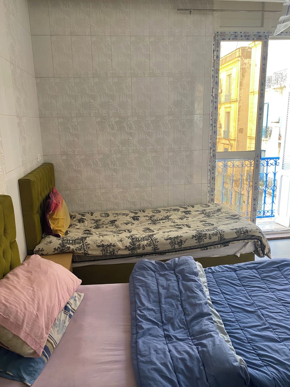 Laptop workspace, WiFi (free), bed sheets