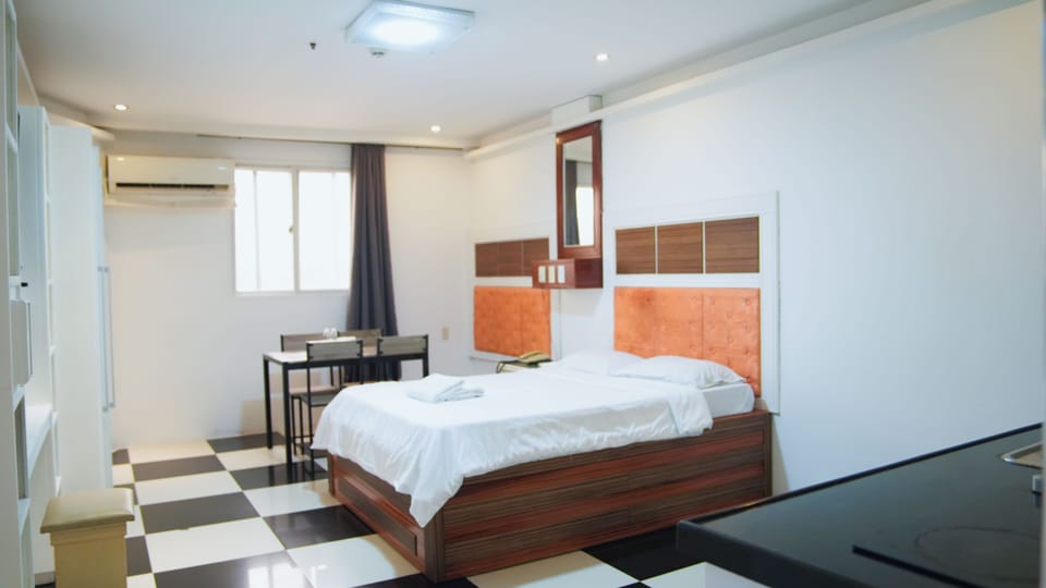 Standard Condo | Laptop workspace, WiFi (free), bed sheets