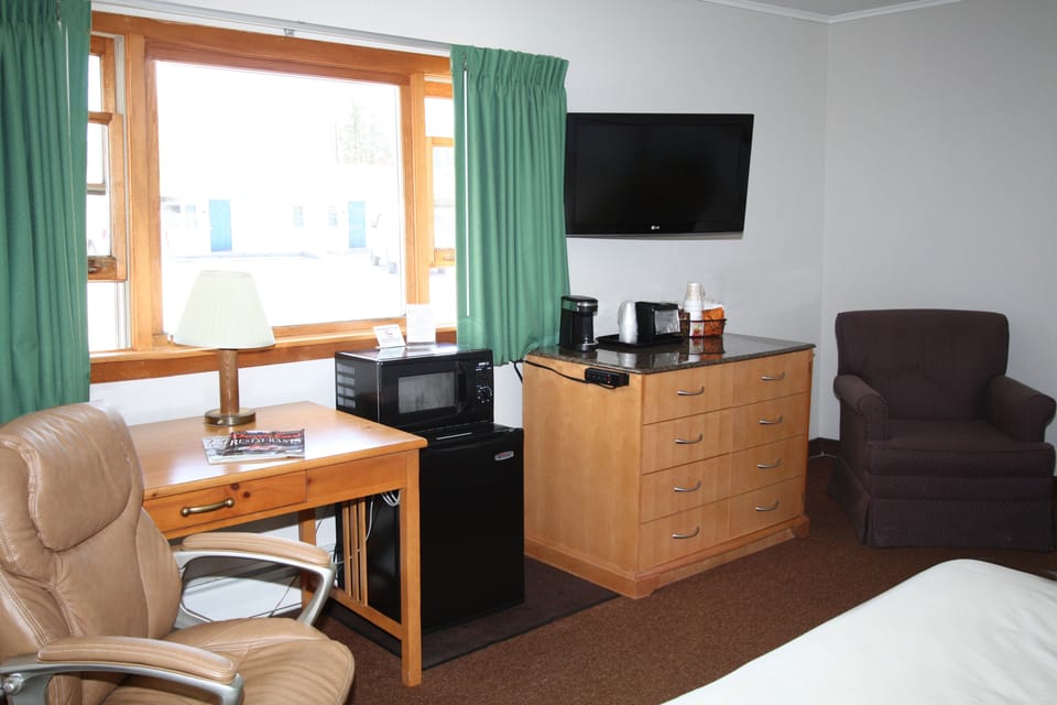 Room, 2 Queen Beds (Not Pet-Friendly) | Room amenity