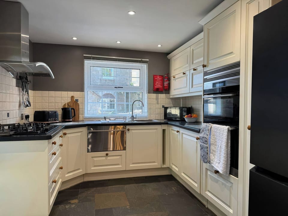 Dishwasher, cookware/dishes/utensils