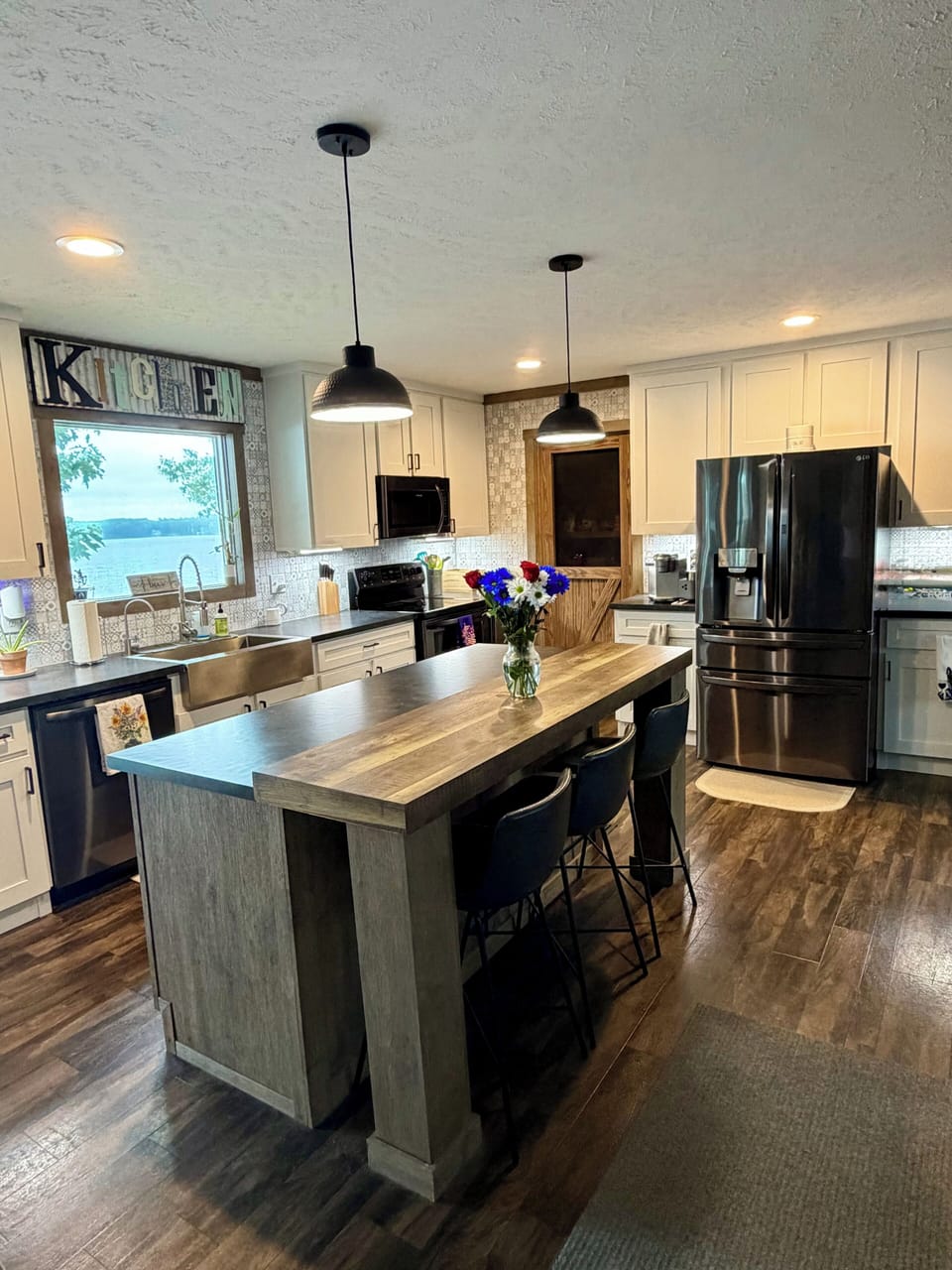 Kitchen island with eating area