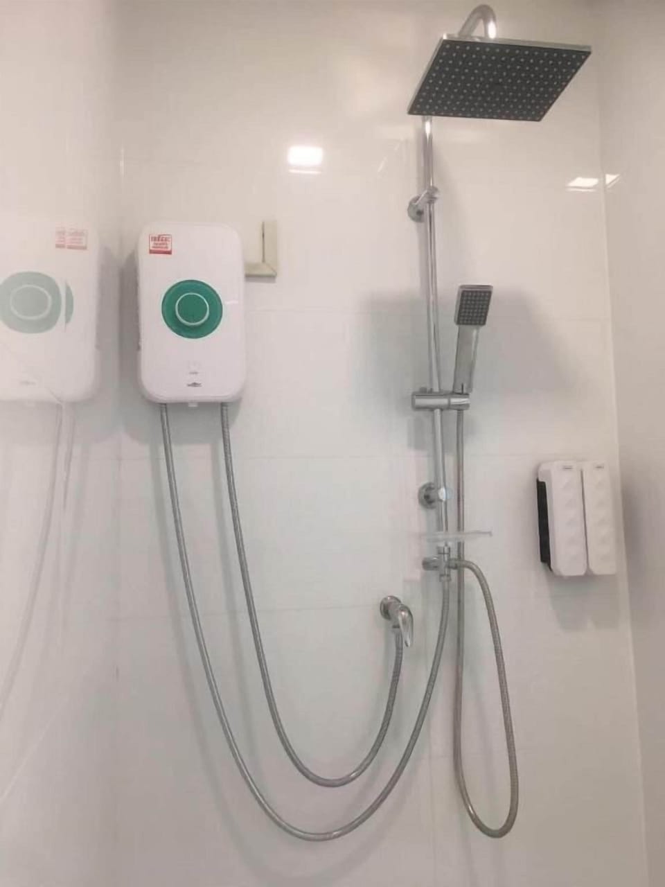 Deluxe Double Room, Balcony, Garden View | Bathroom | Towels, toilet paper