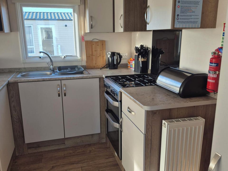 Cottage | Private kitchen | Cookware/dishes/utensils