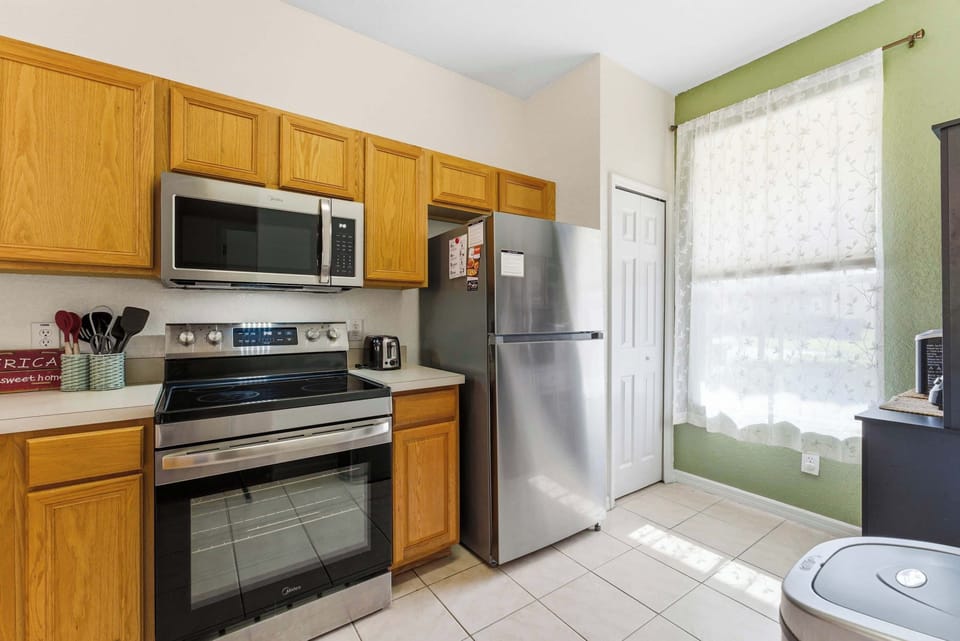 Townhome, Multiple Beds, Garden View (Casa Palermo At Regal Palms) | Private kitchen