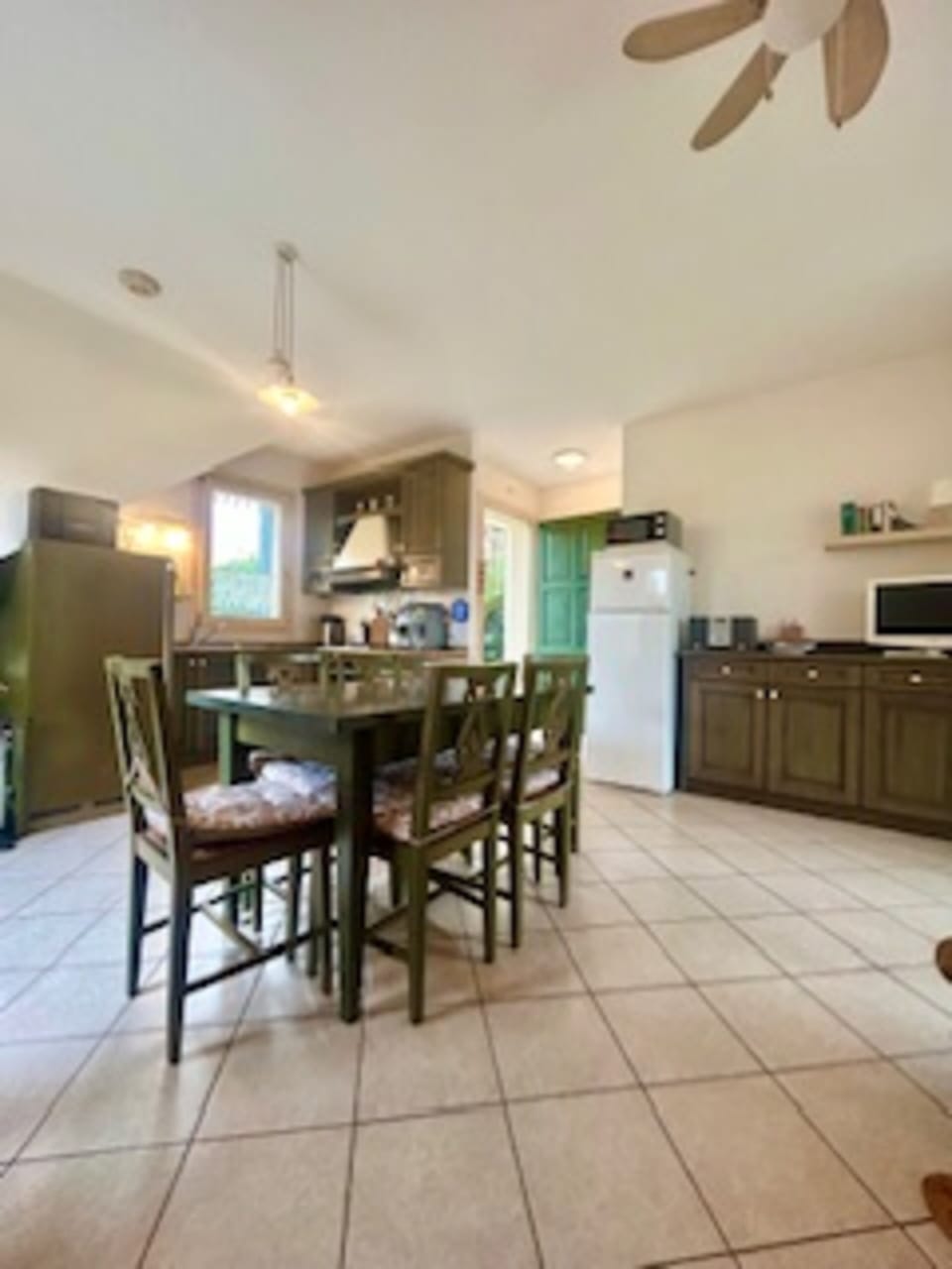 Villa, 3 Bedrooms, Balcony, Garden View | Dining room