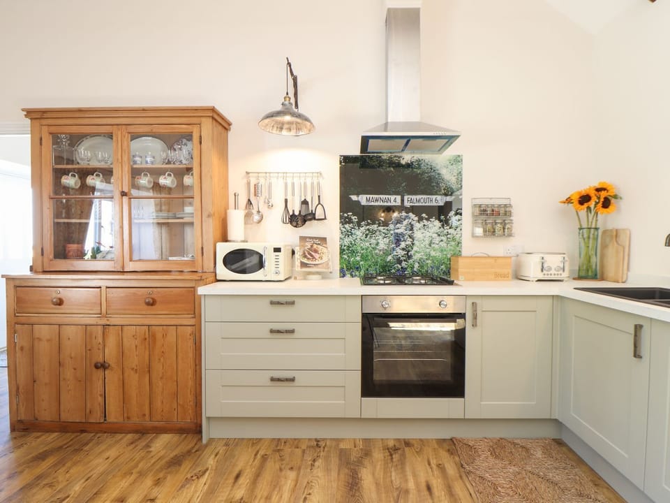 Dishwasher, cookware/dishes/utensils