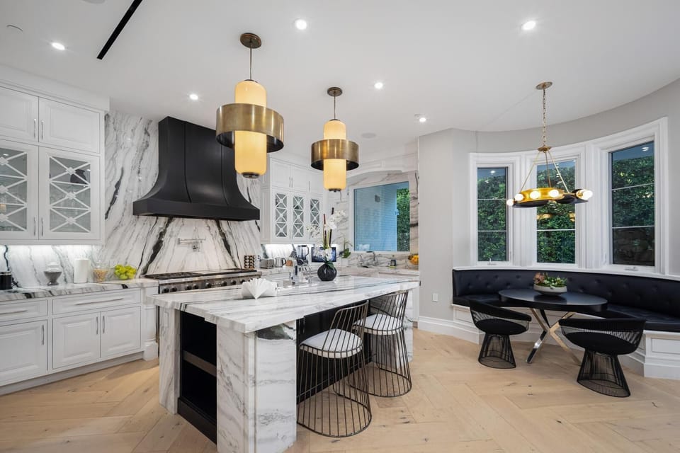 Apartment (5 Bedrooms) | Private kitchen | Microwave, oven, stovetop, dishwasher