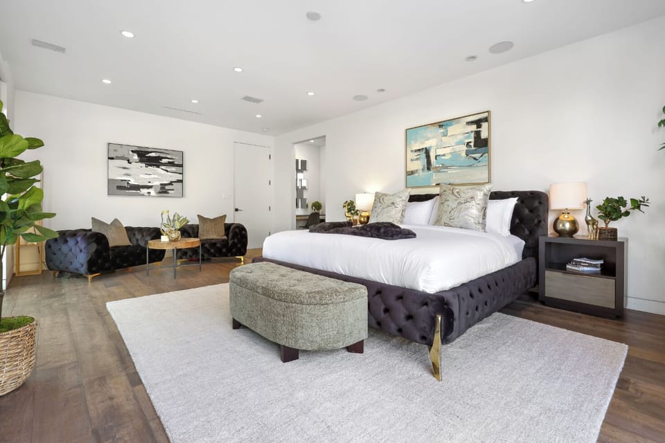 Apartment (4 Bedrooms) | 4 bedrooms, iron/ironing board, bed sheets