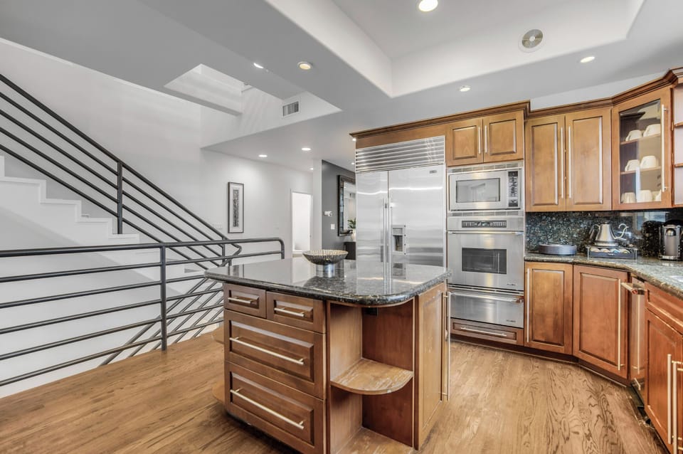 Villa (5 Bedrooms) | Private kitchen | Microwave, oven, stovetop, dishwasher