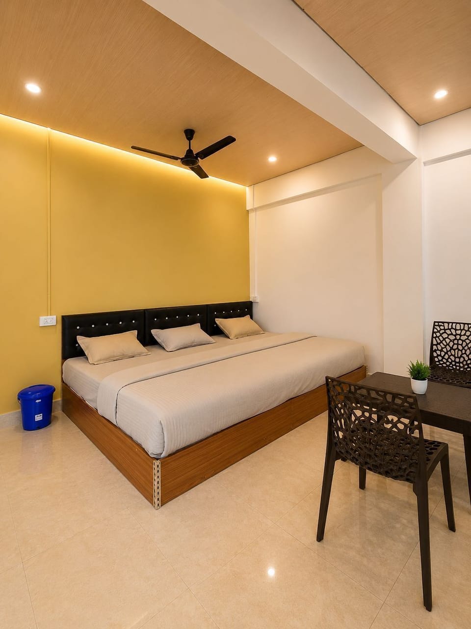 Triple Room | Rollaway beds, bed sheets