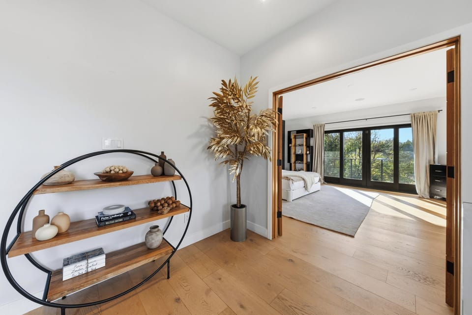 Apartment (3 Bedrooms) | 3 bedrooms, desk, iron/ironing board, bed sheets