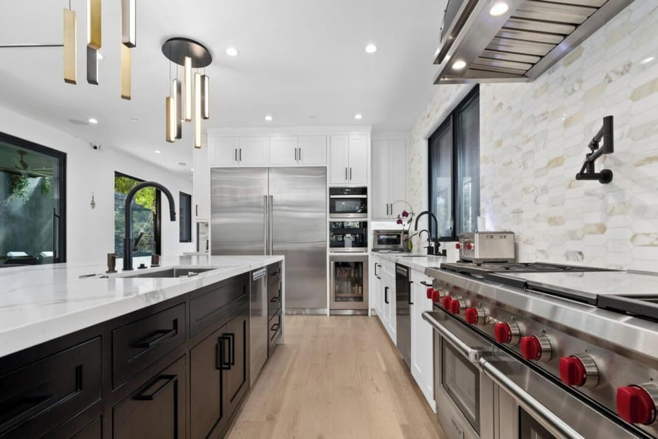 Apartment (Multiple Bedrooms) | Private kitchen | Microwave, oven, stovetop, dishwasher