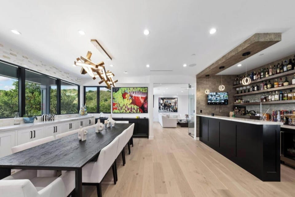 Apartment (Multiple Bedrooms) | Dining room
