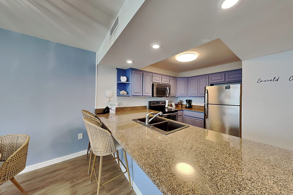 Kitchen - Breakfast Bar