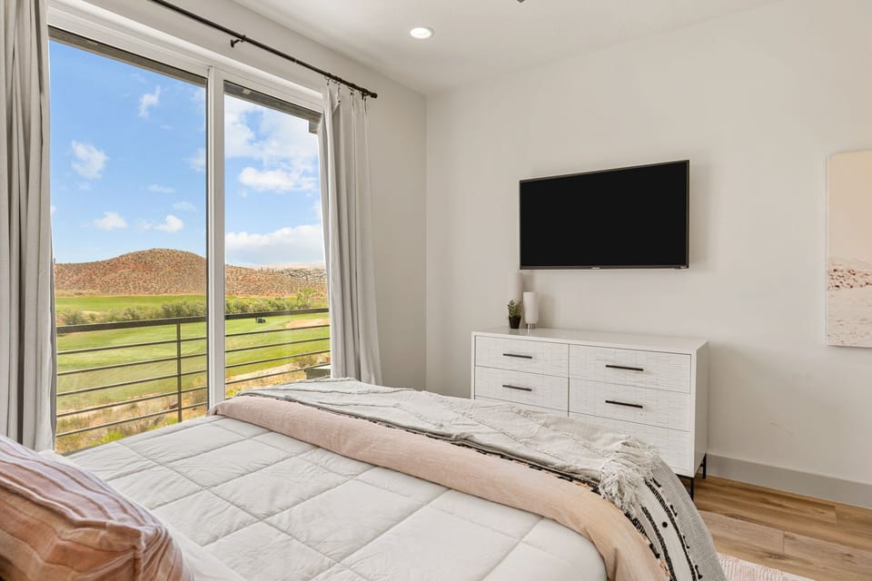 Queen Bedroom