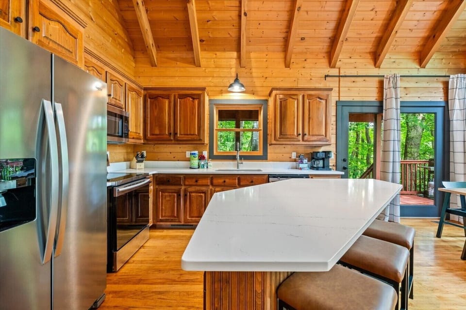 Sevierville-Cabin-Honeysuckle-Haven-Interior-Kitchen (2)