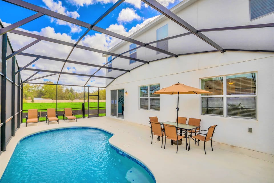 House | 8 bedrooms, high-speed internet