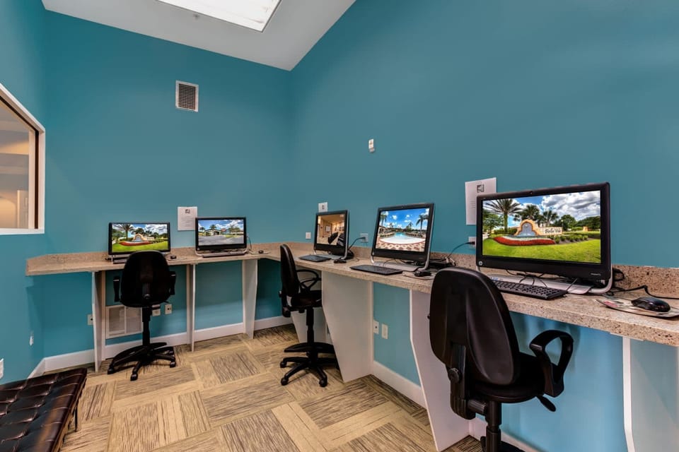 House | 8 bedrooms, high-speed internet