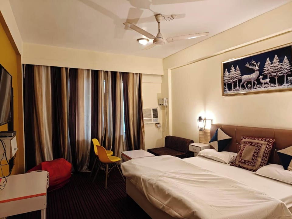 Deluxe Double Room, City View | Desk, free WiFi