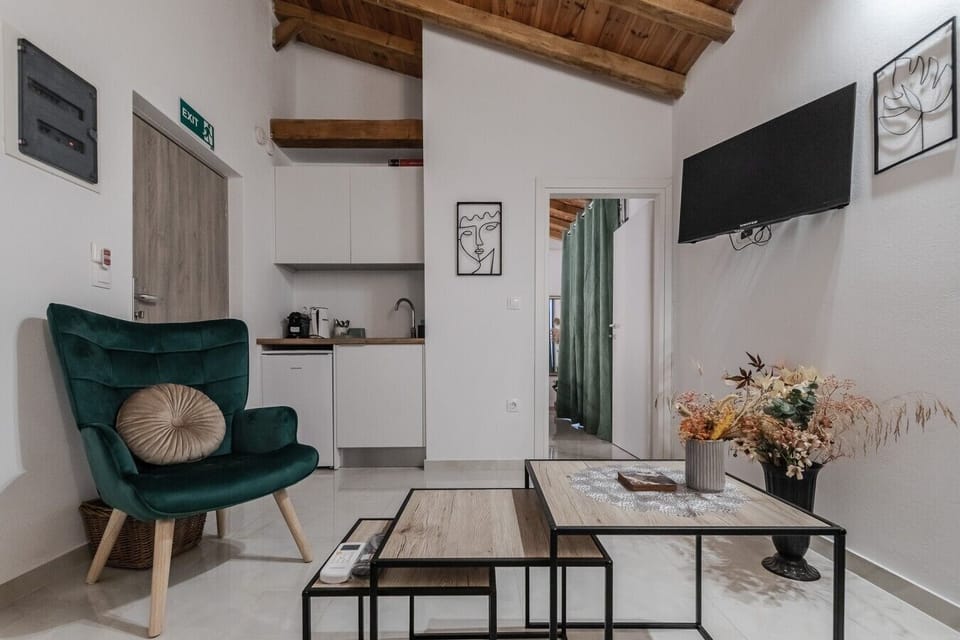 Modern kitchenette!