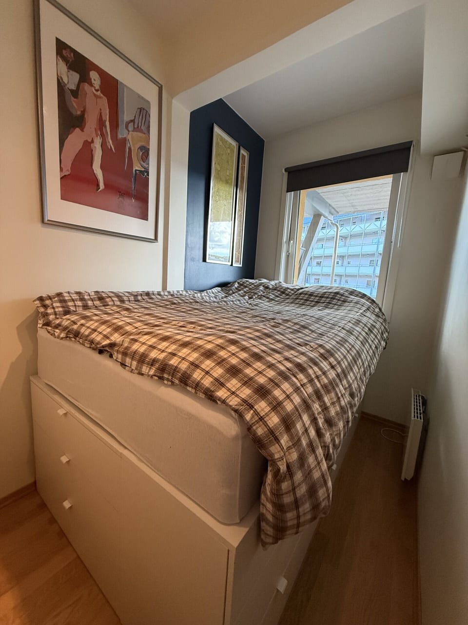 Bedroom with a smaler double bed 120x200cm