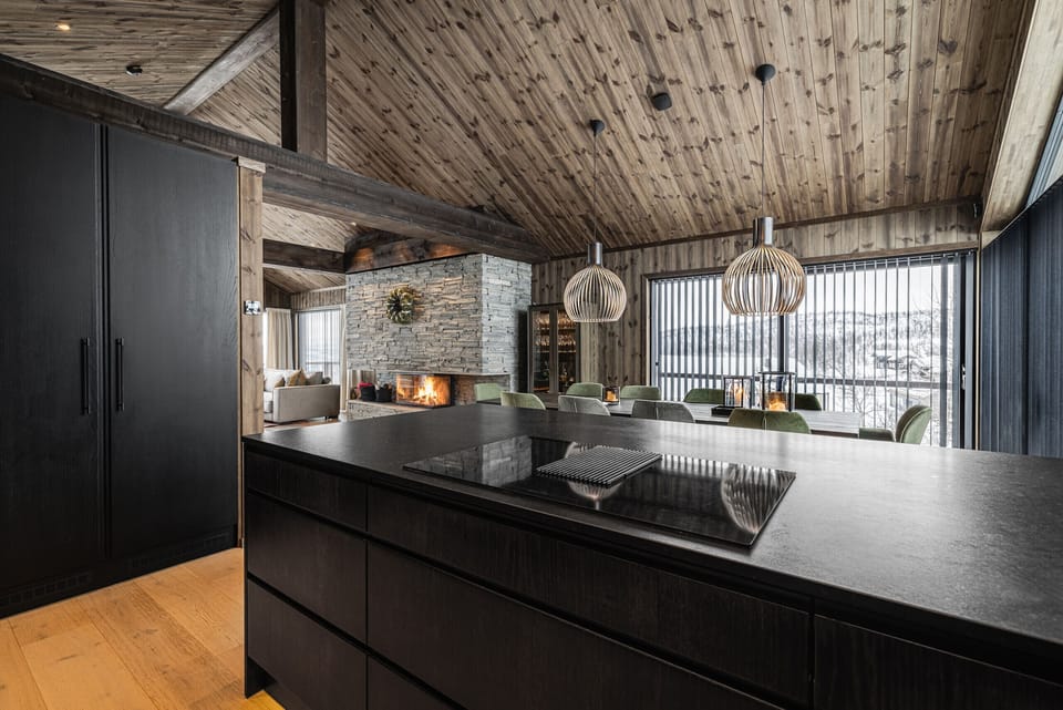 The kitchen is modern and fully equipped. The cabin also has a large dining table with room for everyone!