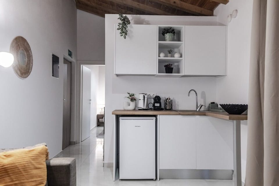 Modern kitchenette!