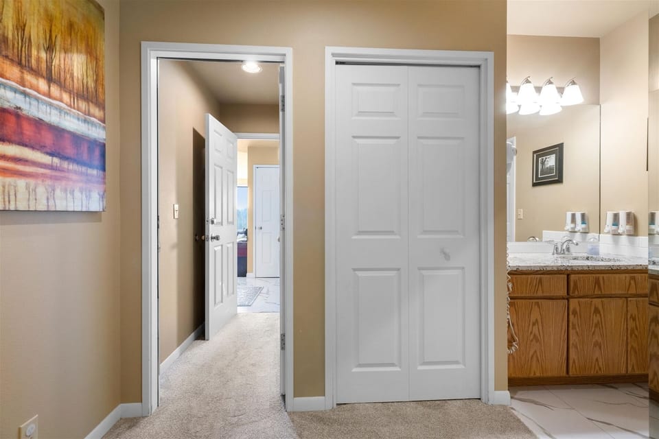 Guest bathroom.