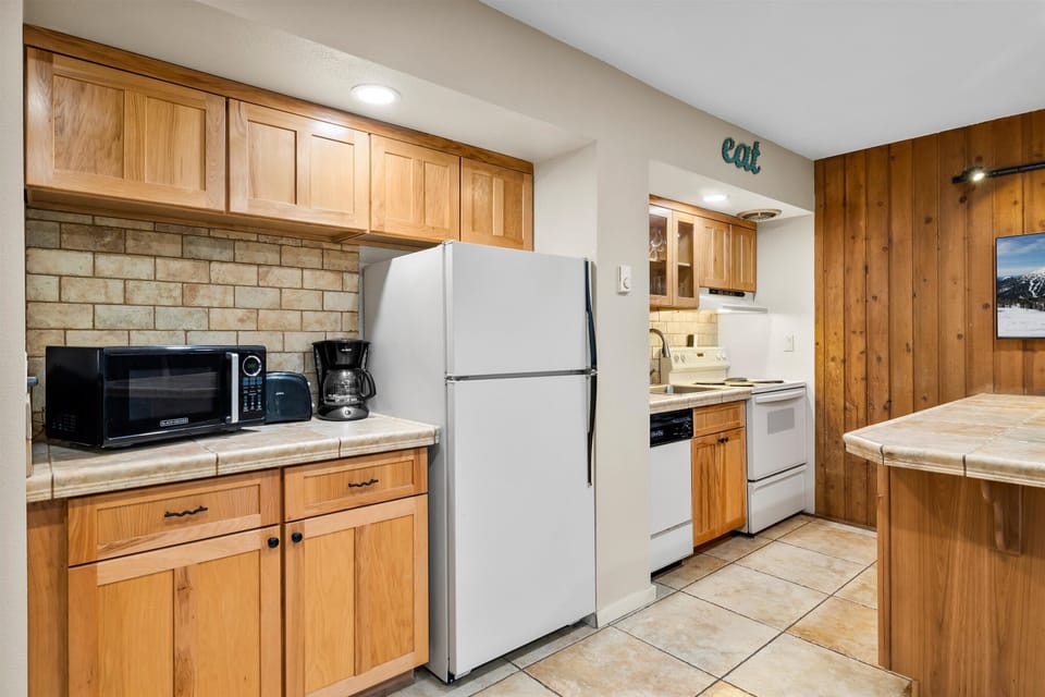 Fully equipped kitchen.