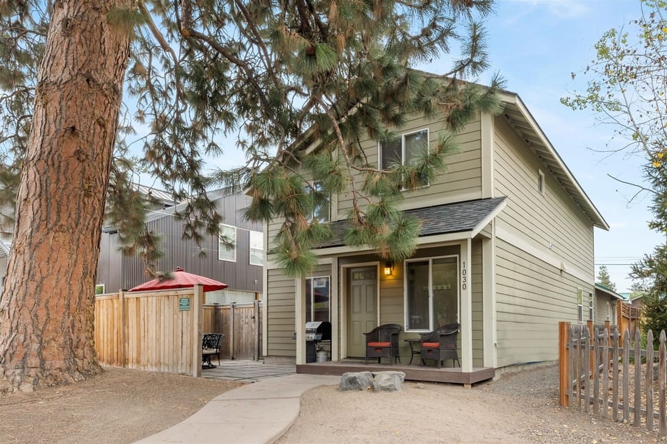 Our NW Union home. Pet friendly, hot tub, and amazing location!