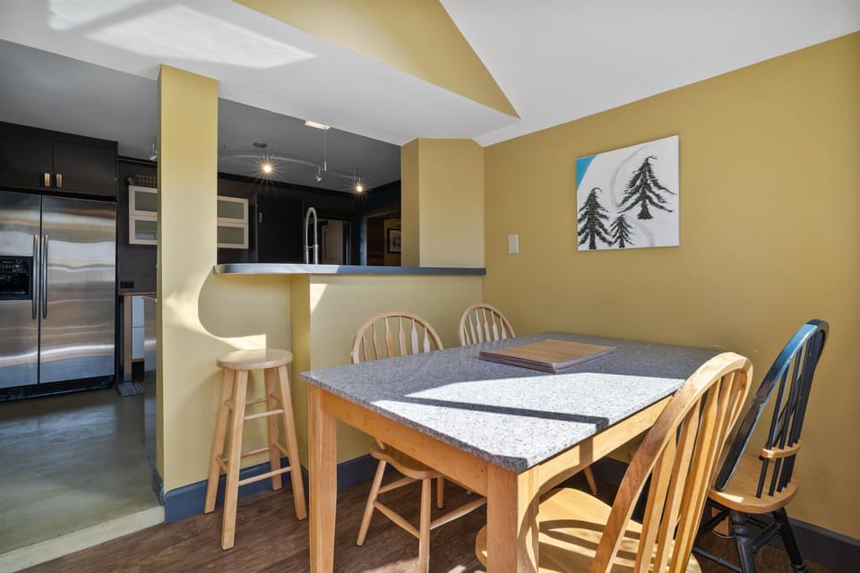 Breakfast nook with granite table and seating for 4.