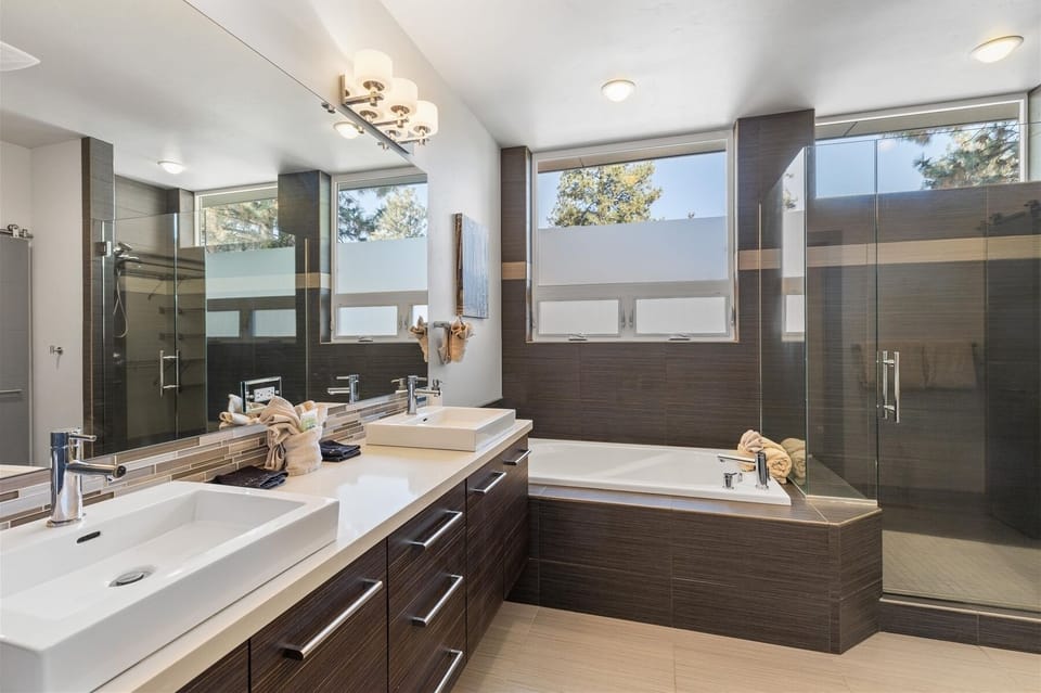 King primary suite with ensuite bathroom