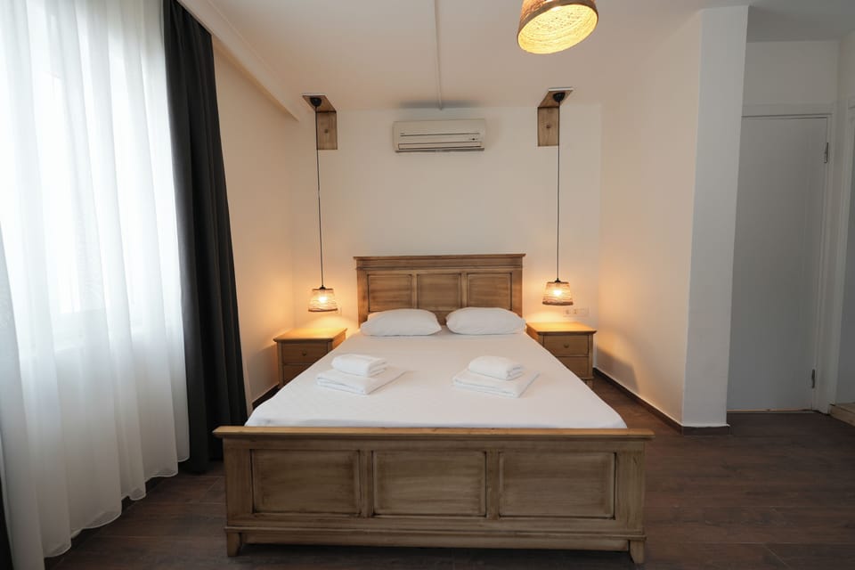 Deluxe Double Room | Minibar, desk, laptop workspace, free WiFi