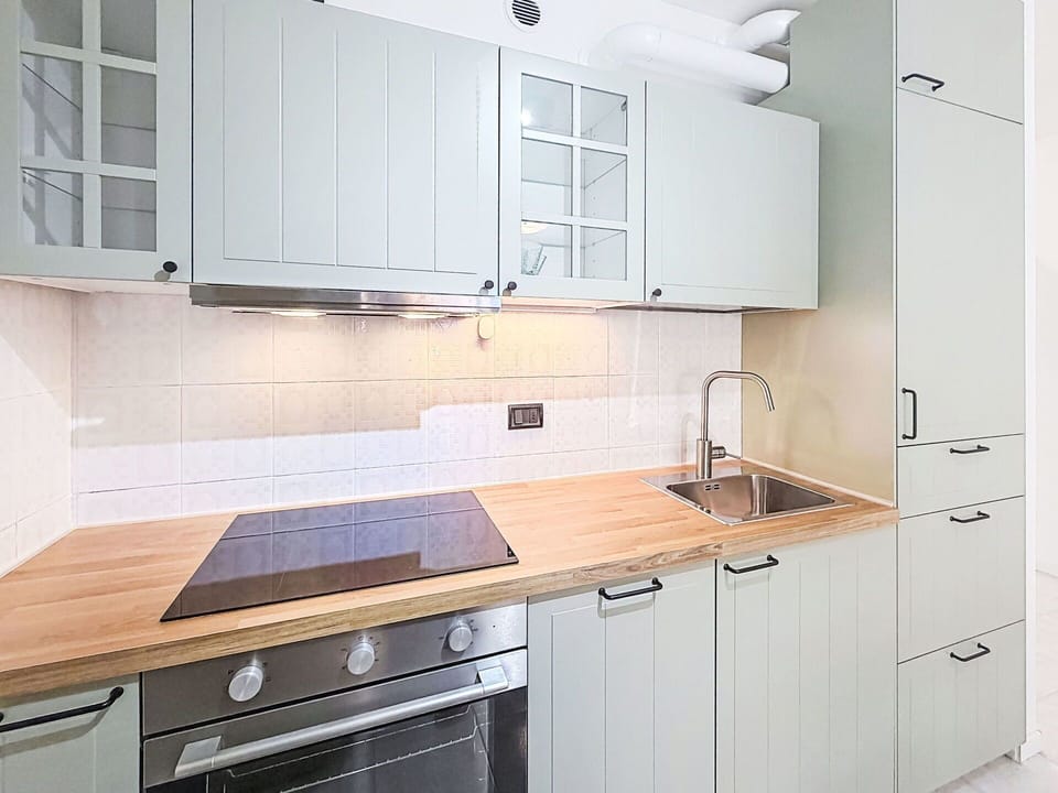 Kitchen Appliance, Kitchen, Countertop, Cabinetry, Furniture, Major Appliance, Interior Design, Flooring, Wood, Home Appliance