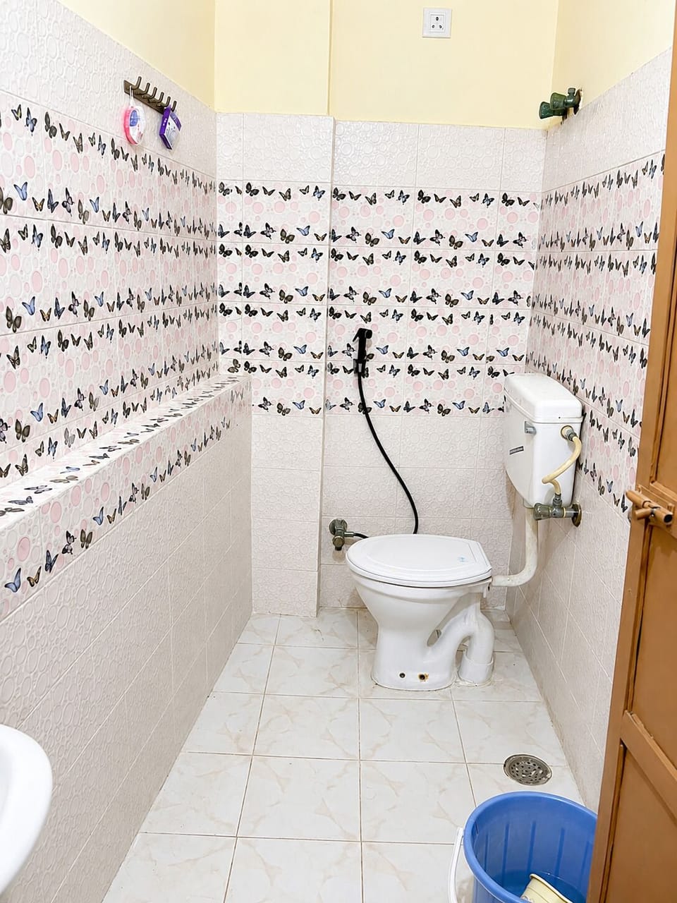 Separate tub and shower, towels, soap, shampoo