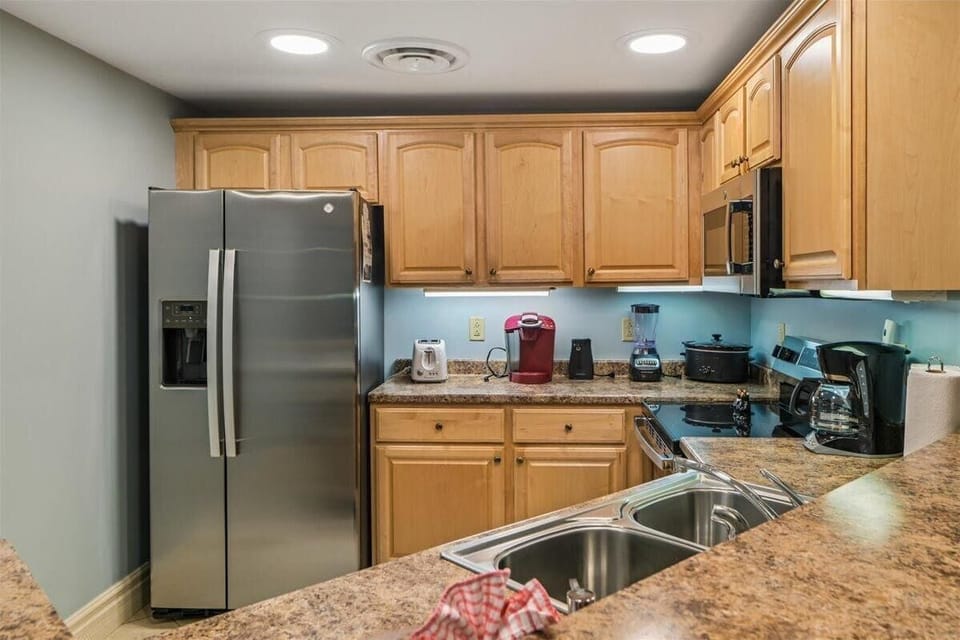Condo, Multiple Beds (Baskins Creek 101) | Private kitchen