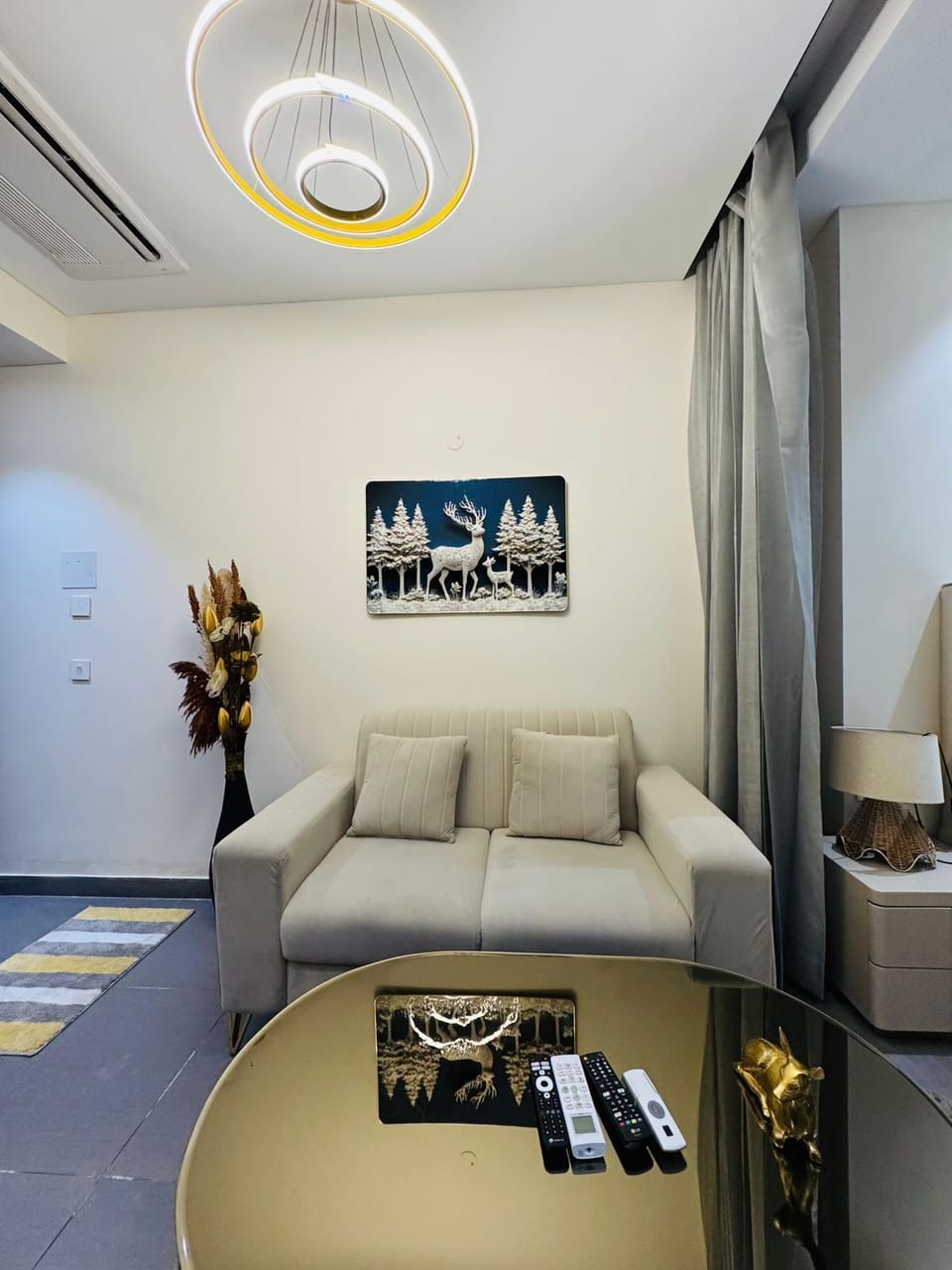 Deluxe Room | Living area