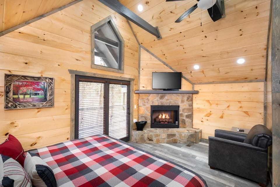 House, 1 King Bed (Solitude Studio) | 1 bedroom