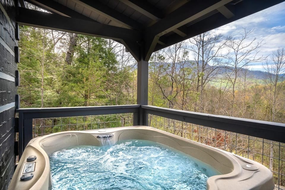 House, 1 King Bed with Sofa bed (Trail Head) | Outdoor spa tub
