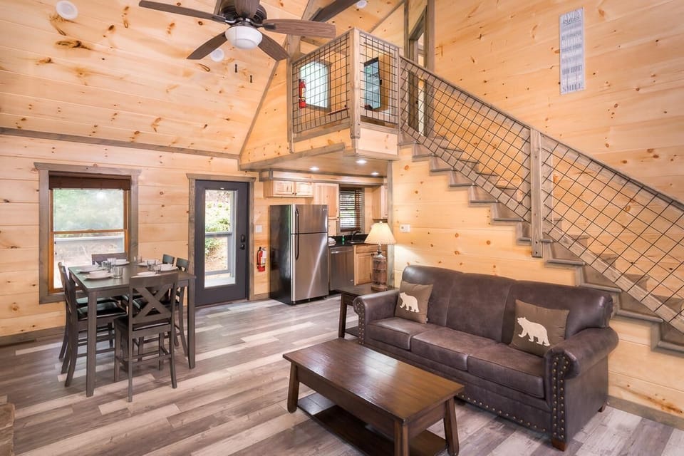 House, Multiple Beds (Greenbriar Getaway) | Living area