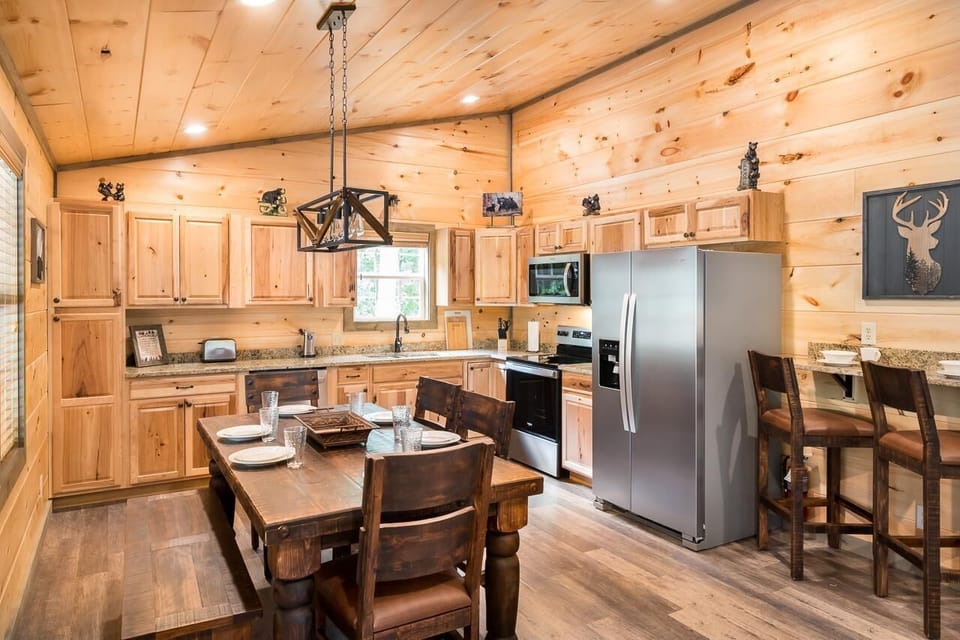 House, Multiple Beds (Tennessee Tranquility) | Private kitchen | Oven