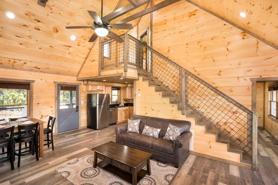 House, Multiple Beds (Trail's End) | Living area