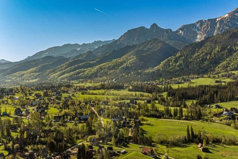 Surroundings [summer] (1-5 km)