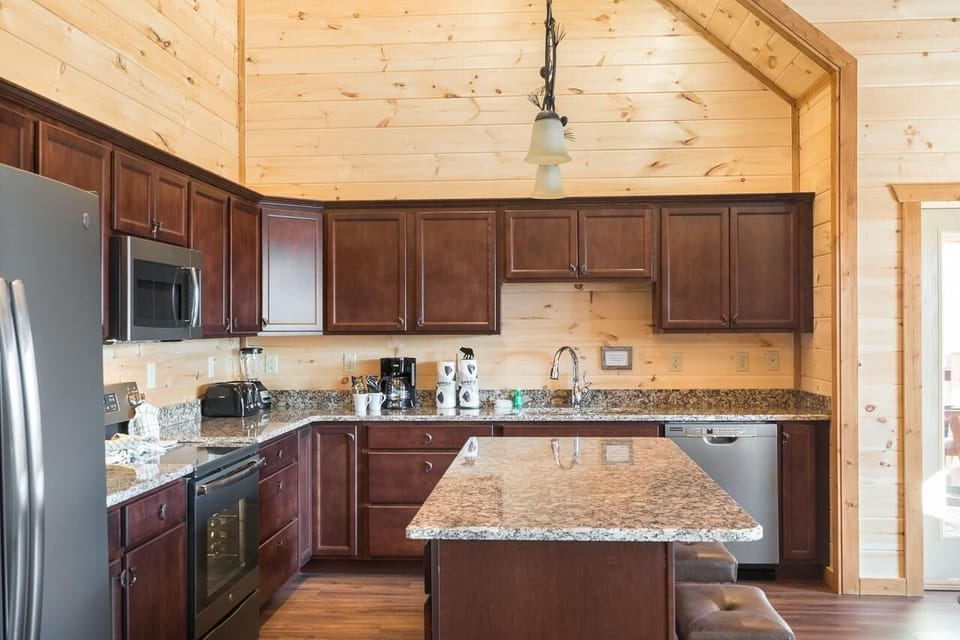 House, Multiple Beds (Bear and Trout) | Private kitchen