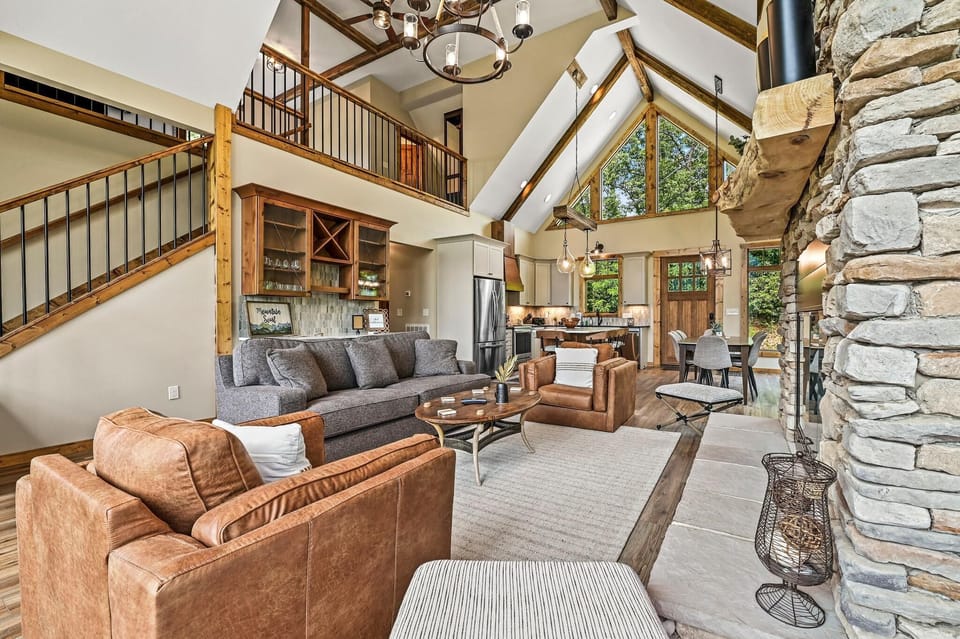 House, Multiple Beds (Mountain Soul) | Living area