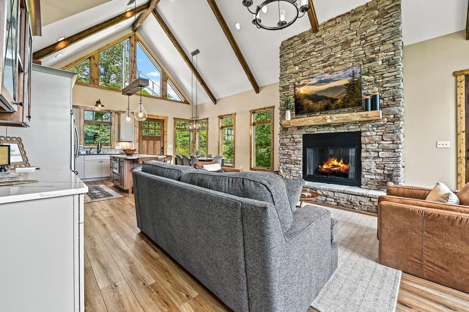 House, Multiple Beds (Mountain Soul) | Living area